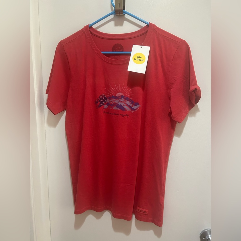 Life is Good medium Red Crusher tee